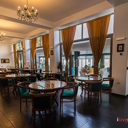 Riviera 990 - Resort & Restaurant Eselnita Ngoại thất bức ảnh