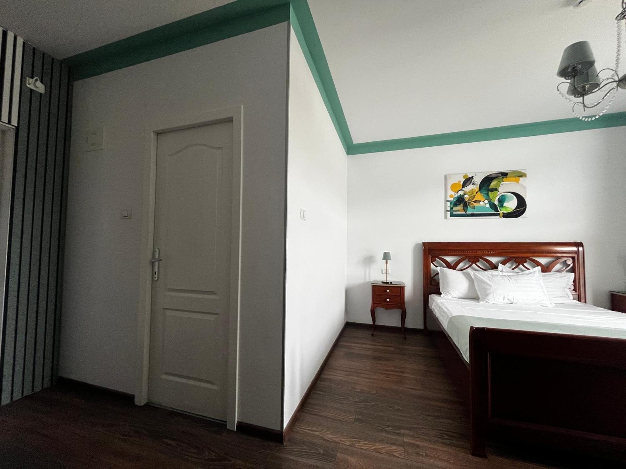 Riviera 990 - Resort & Restaurant Eselnita Ngoại thất bức ảnh