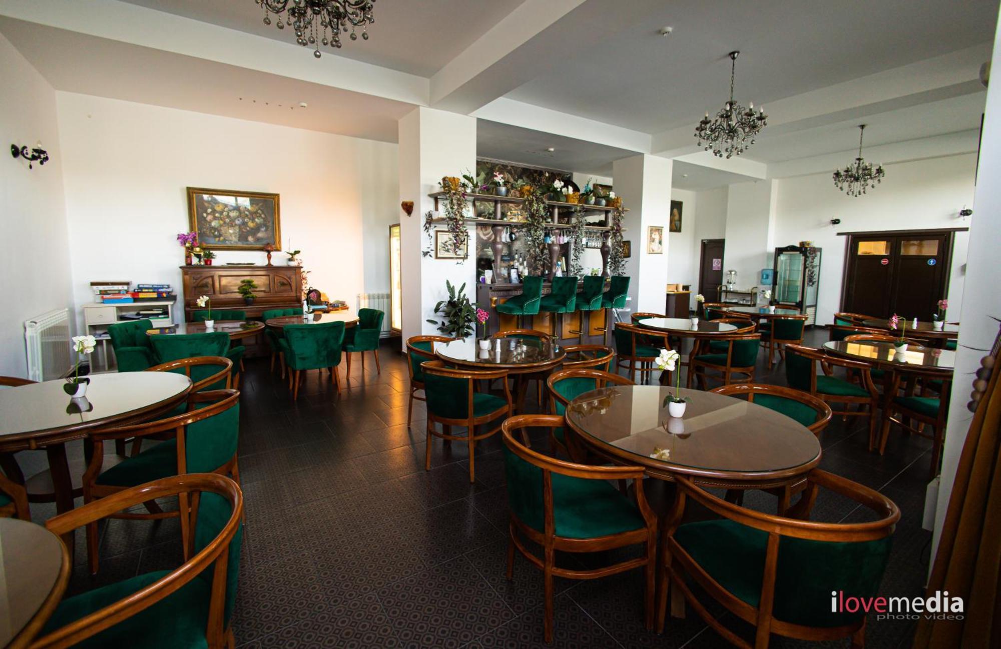 Riviera 990 - Resort & Restaurant Eselnita Ngoại thất bức ảnh