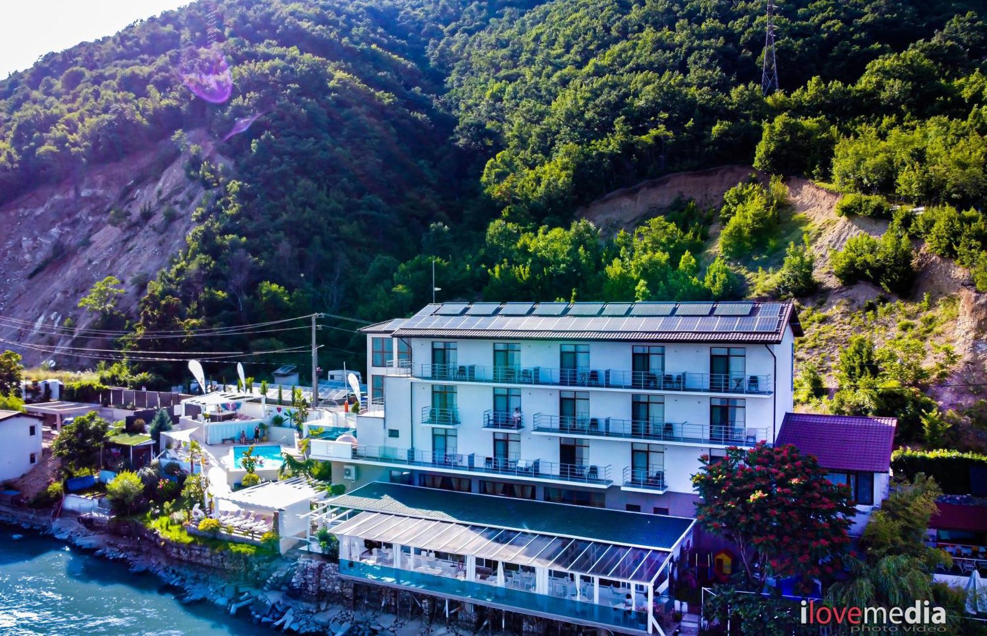 Riviera 990 - Resort & Restaurant Eselnita Ngoại thất bức ảnh